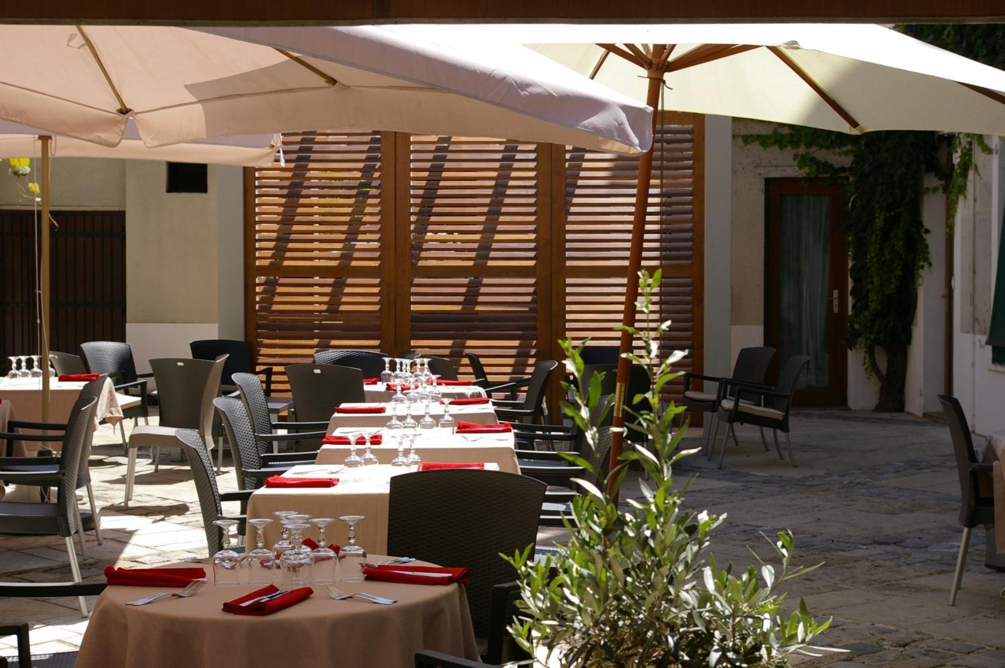 Logis Hotel Le Cheval Noir Argenton Sur Creuse المظهر الخارجي الصورة
