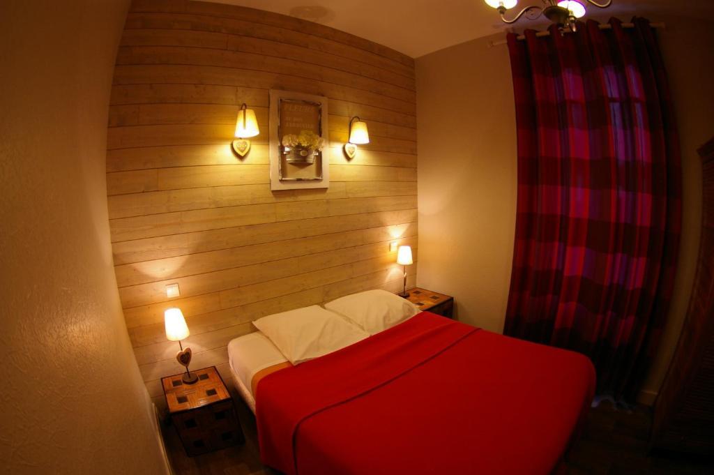 Logis Hotel Le Cheval Noir Argenton Sur Creuse الغرفة الصورة