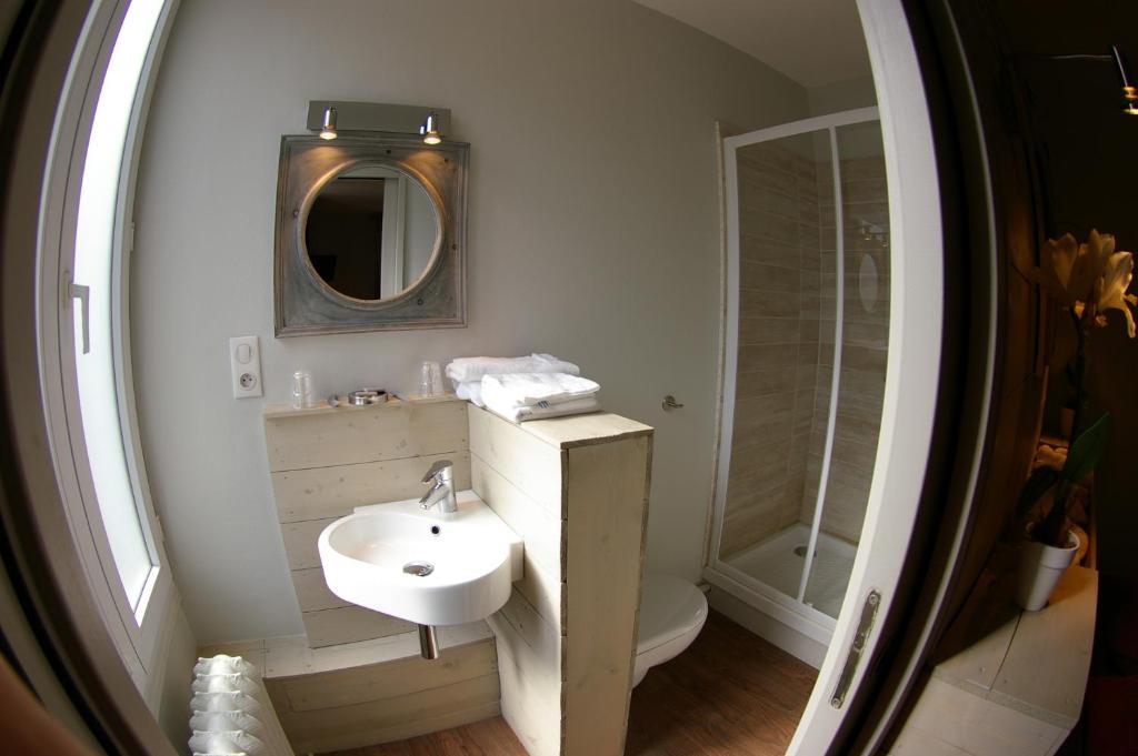 Logis Hotel Le Cheval Noir Argenton Sur Creuse الغرفة الصورة