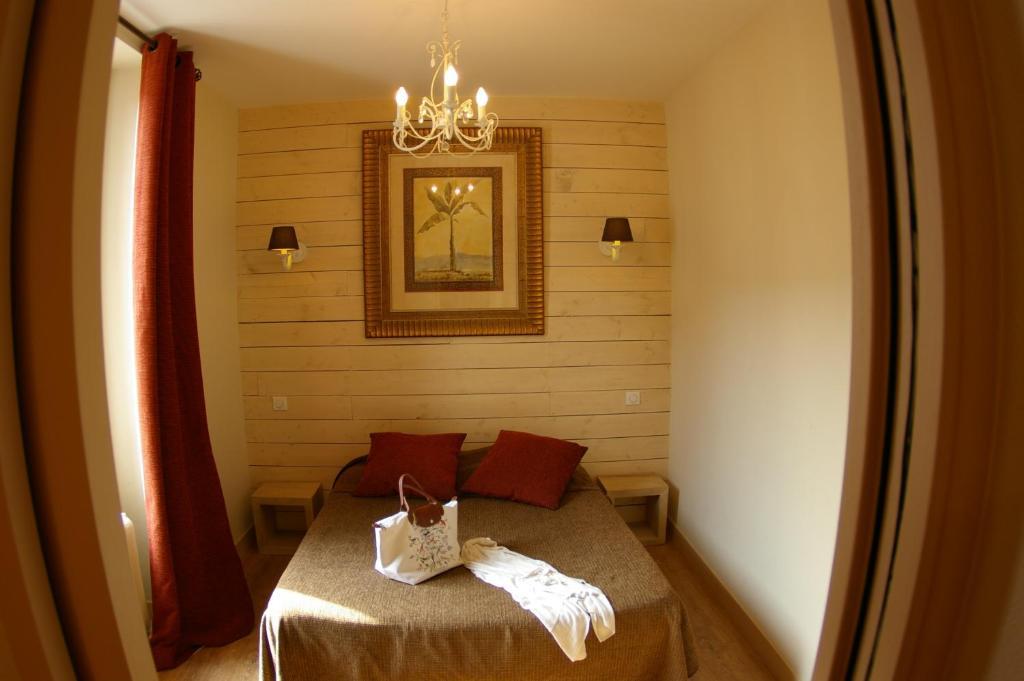 Logis Hotel Le Cheval Noir Argenton Sur Creuse الغرفة الصورة